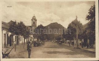Huszt Masaryk street and castle ruins (fa)