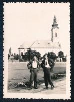 1942. aug. 20. Endrőd (Gyomaendrőd), Szent Imre katolikus templom, a hátoldalon feliratozott fotó, 8,5x6 cm