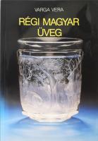 Varga Vera: Régi magyar üveg. Bp., 1989, Képzőművészeti Kiadó. Színes fotókkal illusztrálva. Kiadói papírkötés.