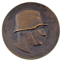 1940. Jobbra néző rohamsisakos katonát ábrázoló bronz díjérem "KISPUSKA CS. - I. - 1940." gravírozással (51mm) T:XF patina