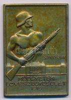 1943. "Műegyetemi Lövészegyesület 1919" egyoldalas, bronz sportplakett, hátoldalon "1943" gravírozással. Szign.: Szoboszlay (42x59mm) T:AU,XF