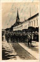 1940 Máramarossziget, Sighetu Marmatiei; bevonulás, katonai zenekar / entry of the Hungarian troops, military music band (fl) + "1940 Máramarossziget visszatért" So. Stpl