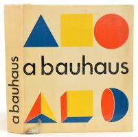 A Bauhaus. Válogatás a mozgalom dokumentumaiból. A dokumentumokat vál., és szerk., a bevezető tanulmányt írta: Mezei Ottó. Bp., 1975, Gondolat. Kiadói kartonált papírkötés.