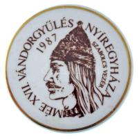 1987. "MÉE XVII. Vándorgyűlés - Nyíregyháza - Szabolcs vezér" jelzett Hollóházi porcelán emlékérem (62mm) T:AU,XF kis ü.