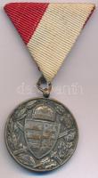 1929. "Magyar Háborús emlékérem kardokkal, sisakkal" ezüstözött bronz kitüntetés, nem eredeti mellszalagon T:XF kopott ezüstözés Hungary 1929. "Hungarian Commemorative War Medal with swords and a helmet" silver-plated bronze decoration on not original ribbon C:XF worn silver plating NMK 418.