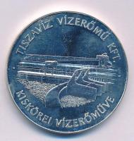 ~2000. "Tiszavíz Vízerőmű Kft. - Kiskörei vízerőműve / Vízenergia hasznosításáért - Tiszalöki vízerőműve" fém emlékérem kapszulában (42,5mm) T:AU (eredetileg PP) folt