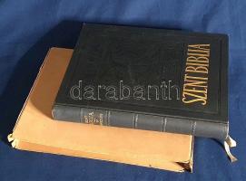 Újszövetségi Szentírás a Vulgata szerint. Káldi György fordítása nyomán, tekintettel az eredeti szövegre. Budapest, 1928. Palladis Rt. (Pallas Rt. ny.) 319 + [5] p. + 20 t. A katolikus Újszövetség-fordítás valamennyi fejezete előtt rövid összefoglalás. Kéthasábos szövegoldalakkal, a lábjegyzetek a hasábok alján. Példányunk címlapján apró foltosság, verzóján tájékoztató felülragasztás. Aranyozott, vaknyomásos, álbordázott kiadói egészvászon kötésben, kiadói tokban. Szép példány.