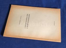 Szendrey István:  A bihari hajdúk pere a hajdúszabadságért. Debrecen, (1958). (Kossuth Lajos Tudományegyetem Történeti Intézete - Alföldi Nyomda). 63 + [1] p. Egyetlen kiadás. Szendrey István történész dolgozata a XVIII. század során földesúri függésbe jutó hajdúk függetlenségi törekvéseit vizsgálja társadalomtörténeti és gazdaságtörténeti adatelemzés segítségével. Szendrey István dolgozata leszögezi, hogy a bécsi kormányzat által szorgalmazott függő helyzet ellen Nagyszalonta hajdúi tiltakoztak a legerélyesebben. Fűzve, kiadói borítóban. Jó példány.