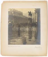 Vidarény Iván (1887-1982): Gróf Wellington szobra, London, (ca 1928) jelzett vintage fotó nagyítás 23x27 cm kartonon