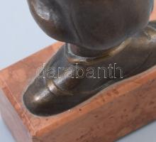 Reményi József (1887-1977): Babkó. cca 1960, bronz, márvány talapzaton, jelzés nélkül, teljes m: 10 ...