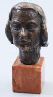 Reményi József (1887-1977) (feltehetően): Női büszt. Bronz, S.M. felirattal, márvány talapzaton, teljes m: 9,5 cm /// Proveniencia: Reményi józsef ajándékozta a beadó családjának, feltételezhetően a feleségének ábrázolása.