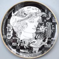 Hollóházi Szász Endre által tervezett porcelán tál. Matricás, jelzett, hibátlan, d: 20 cm