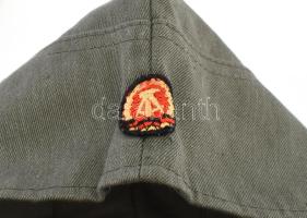 A Berlini fal egy darabja, tanúsítvánnyal + NDK katonai sapka