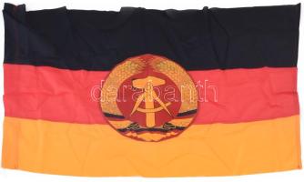 A Berlini fal egy darabja, tanúsítvánnyal + NDK zászló