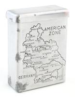 cca 1945 American Zone Németország térképével cigarettatartó, 7,5x6 cm