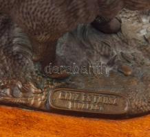 Ganz és Társa bronz vaddisznó. cca 19. sz. utolsó harmada, bronz, fa talapzaton, jelzett, 25x16 cm