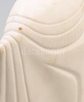 Világhy Árpád (1960- ): Egyiptomi nő, biszkvit porcelán, jelzés nélkül, kopottsággal, m: 21 cm