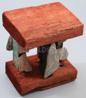 Nagy Sándor (1923-2017): Idolok. Faragott és vésett kő, fa és vas applikációban, jelzés nélkül, 16x17x12 cm