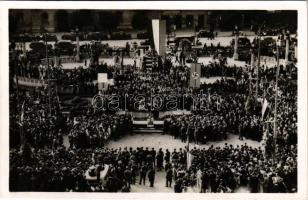 1940 Nagyvárad, Oradea; bevonulás, vitéz Nagybányai Horthy Miklós Magyarország kormányzója, náci horogkeresztes zászlók / entry of the Hungarian troops, Regent Horthy, Nazi swastika flags (fl)