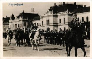 1940 Nagyvárad, Oradea; bevonulás, vitéz Nagybányai Horthy Miklós Magyarország kormányzója, vasútállomás / entry of the Hungarian troops, Regent Horthy, railway station (fl)