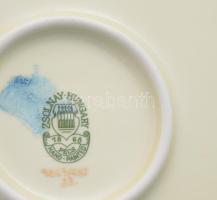 Zsolnay plasztikus virág mintás porcelán dísztál. Kézzet festett, jelzett, hibátlan. d: 30 cm
