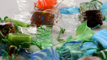 14 darab üveg szaloncukor, színezett iparművész üveg