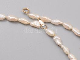 Tenyésztett gyöngy nyaklánc, arany (Au) szerelékkel, 14k, jelzett, szétszakadt