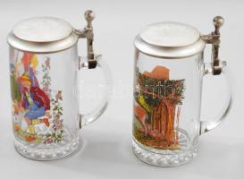 2 darab üvegkorsó, egyik vadászmintával, m: 19 cm