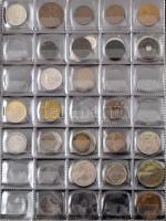 ~120db-os külföldi érmetétel használt állapotú berakóban T:vegyes
~120pcs foreign coin lot in a use...