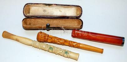 3db díszes szipka, egyiken kínai jelek, másik eredeti tokjában, mind szép állapotban