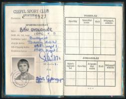 1983 Csepel SC sportegyesületi tagsági könyv, fényképes, bélyegekkel