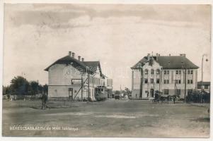 1928 Békéscsaba, Az AEGV (Alföldi Kisvasút, Alföldi Első Gazdasági Vasút), motor, felvételi épülete MÁV laktanya a vasútállomásnál, Steaua-Rex nyilvános benzinkút (fl)