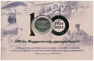 2024. 100Ft "100 éves a Magyar Nemzeti Bank" első napi veret díszcsomagolásban "10459" T:UNC