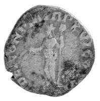 Római Birodalom / Róma / Commodus 172-179. Denar Ag (4,82g) T:VF, kitörés a peremen
Roman Empire / ...