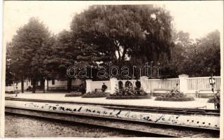 1927 Fonyód, vasútállomás részlete vasutasokkal. Bellainé photo