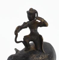 Íjász elefánton. Bronz, India, cca 20. sz. első fele, m: 14,5 cm