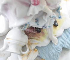 cca 1865-1875 Sutherland &amp; Sons váza, vízbe lépő hölgy alakjával. Jelzett: masszába nyomott ...