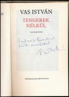 Vas István: Tengerek nélkül. Tanulmányok. (Dedikált!) Vas István összegyűjtött munkái 4. Bp., 1978, Szépirodalmi Könyvkiadó. Kiadói egészvászon-kötés, kiadói papír védőborítóban. A szerző, Vas István (1910-1991) Kossuth-, József Attila- és Baumgarten-díjas költő, író, műfordító által Osztovits Levente (1940-2006) könyvkiadó, műfordító, dramaturg részére dedikált példány.