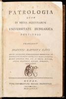 Joannes Baptista Láng: Patrologia, qua in Regia Scientiarum Universitate Hungarica Pestiensi. Praelegit - - -. Budae, 1809, Typis Unviersitatis Regiae Pestinensis, XVI+395 p. Latin nyelven. Kiadói kartonált papírkötés, kopott borítóval, foltos lapokkal, néhány restaurált lappal.