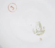 Zsolnay 17 darabos összeállítás, közte Pillangó mintás kisváza, emlékpohár, kiöntők, stb, közte lepa...