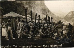 1916 Astiro-Tal. Mittagrast bei der Gebirgsbäckerei / WWI Austro-Hungarian K.u.K. military, soldiers' lunch break by the field kitchen. Wilhelm Müller (Bozen, Südtirol) photo (EK)