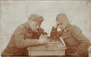 1918 M. kir. 39. honvéd tarackos ezred katonái sakkozás közben / WWI K.u.K. soldiers playing chess. photo (fl)