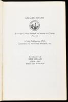 Béla K. Király, Peter Pastor, Ivan Sanders (szerk.): War and Society in East Central Europe. VI. Essays on World War I: Total War and Peacemaking, A Case Study on Trianon - East European Monographs 105.. New York, 1982, Brooklyn College Press. 678 p. Angol nyelven, többe közt Király Béla, Ormos Mária, Ránki György, Berend T. Iván és mások tanulmányaival. Néhány térképmelléklettel. Kiadói egészvászonkötésben, néhány lap tetején halvány ázásnyommal, máskülönben jó állapotban.