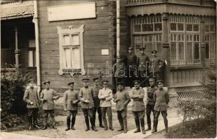 1917 Német katonák csoportja Truskawiec-ben (Ukrajna) / WWI German military, group of soldiers in Truskavets (Ukraine) photo (EK)