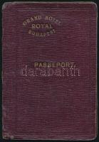Grand Hotel Royal Budapest útlevéltartó, belsejében a hotel elhelyezkedését bemutató térképpel, a ho...