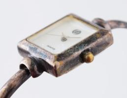 Ezüst (Ag) női karóra, gyöngyház számlappal, kvarc szerkezettel, elem nélkül, működik, br 27,29 g