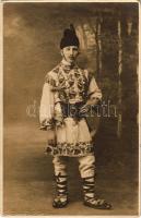 Brassó, Kronstadt, Brasov; férfi népviseletben / man in folk costume, Transylvanian folklore. Adler Oscar photo (kopott sarok / worn corner)