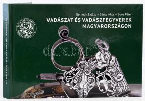 Németh Balázs - Sánta Ákos - Soós Péter: Vadászat és vadászfegyverek Magyarországon. Hunting and weapons in Hungary. Bp., 2021, Magyar Mezőgazdasági Múzeum és Könyvtár. 284 p. Magyar és angol nyelven. Színes és fekete-fehér képekkel gazdagon illusztrált. Kiadói kartonált papírkötés, jó állapotban.