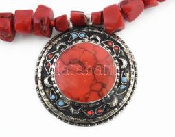 Vörös korall nyakék, medálon türkiz berakásokkal is, h: 58 cm, nagy korall elemekkel