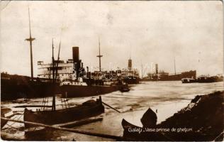 1935 Galati, Galatz; Vase prinse de gheturi / ships trapped in ice in winter (EK)